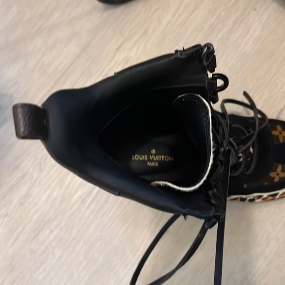 I am selling Louis Vuitton shoes for $500, They are a size 6.5 in women’s. - Picture 2 of 4